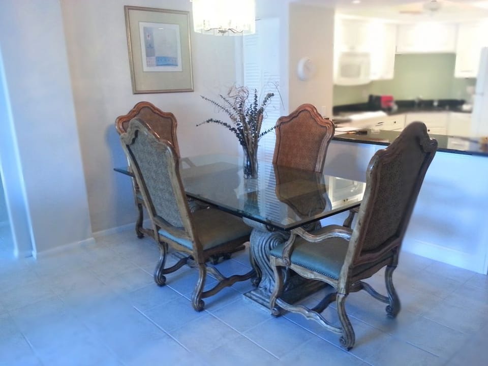 Dining (6 chairs total)
