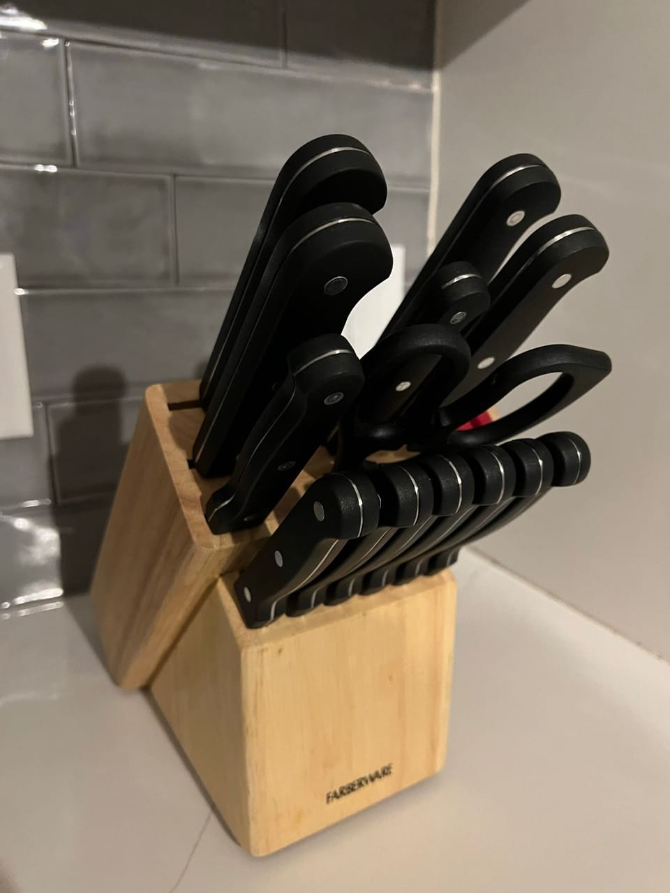 Fully stocked knife set available for all your cooking needs.