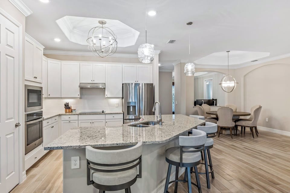 Large breakfast bar area, plenty of space