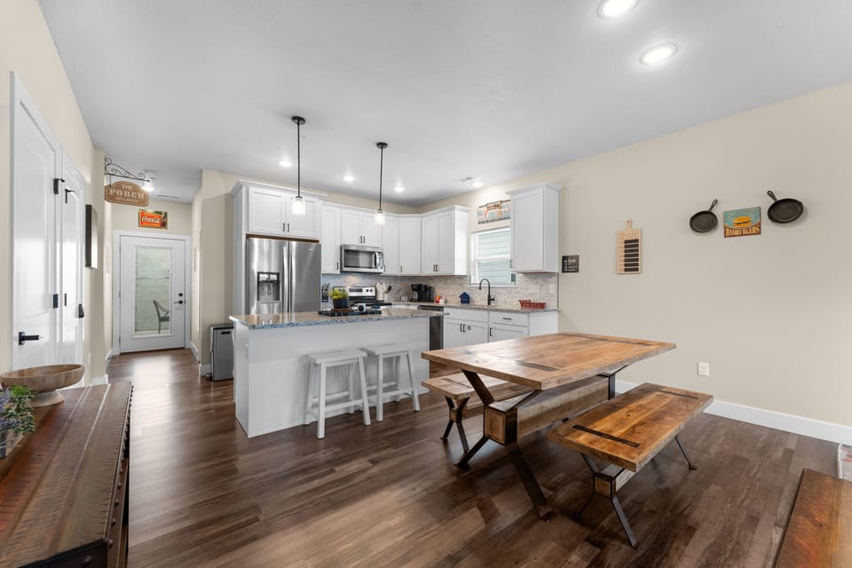 Dining Room & Kitchen