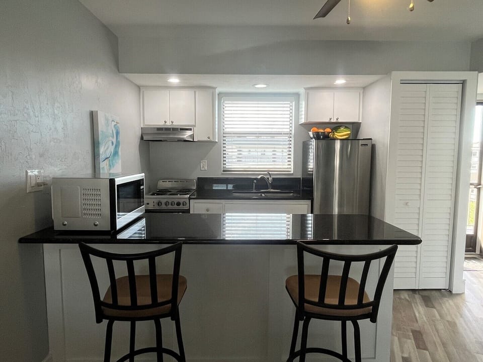 Kitchen Breakfast Bar