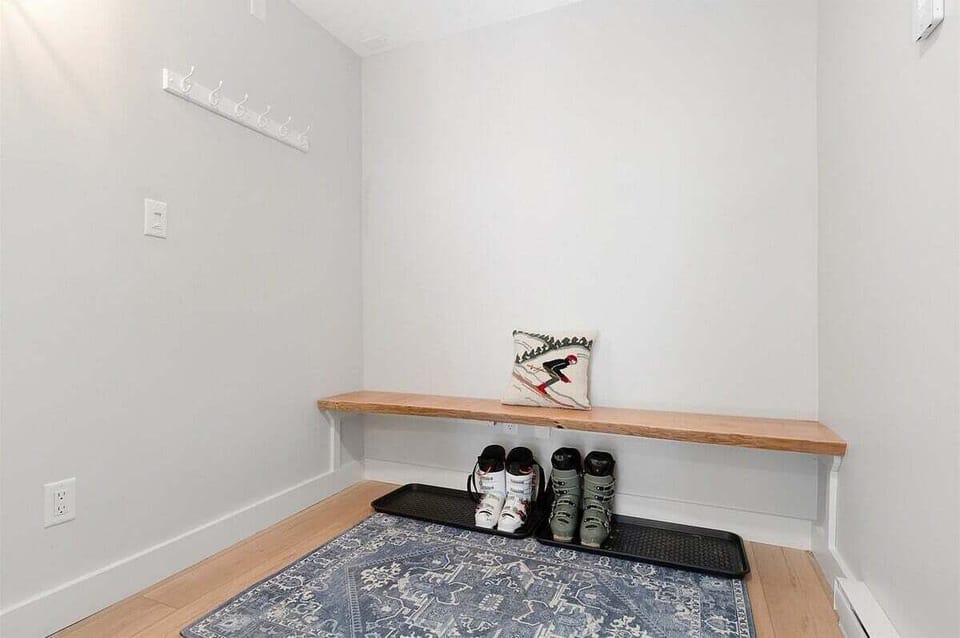 Unit entryway