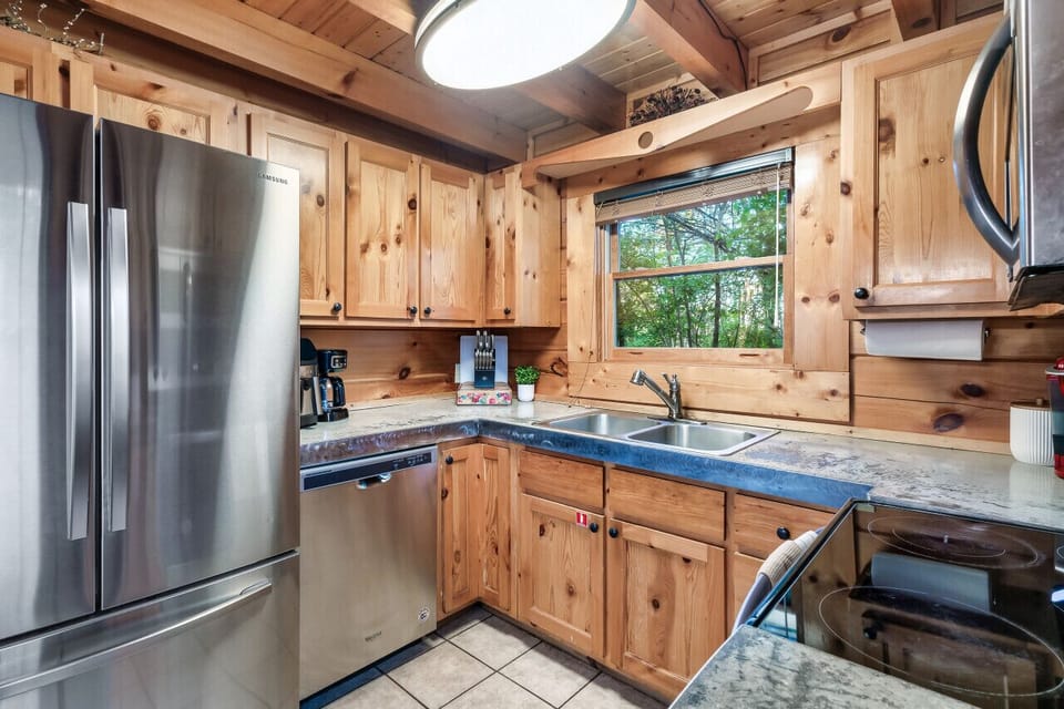 Fridge, oven, microwave, air fryer, Keurig! Everything you need.