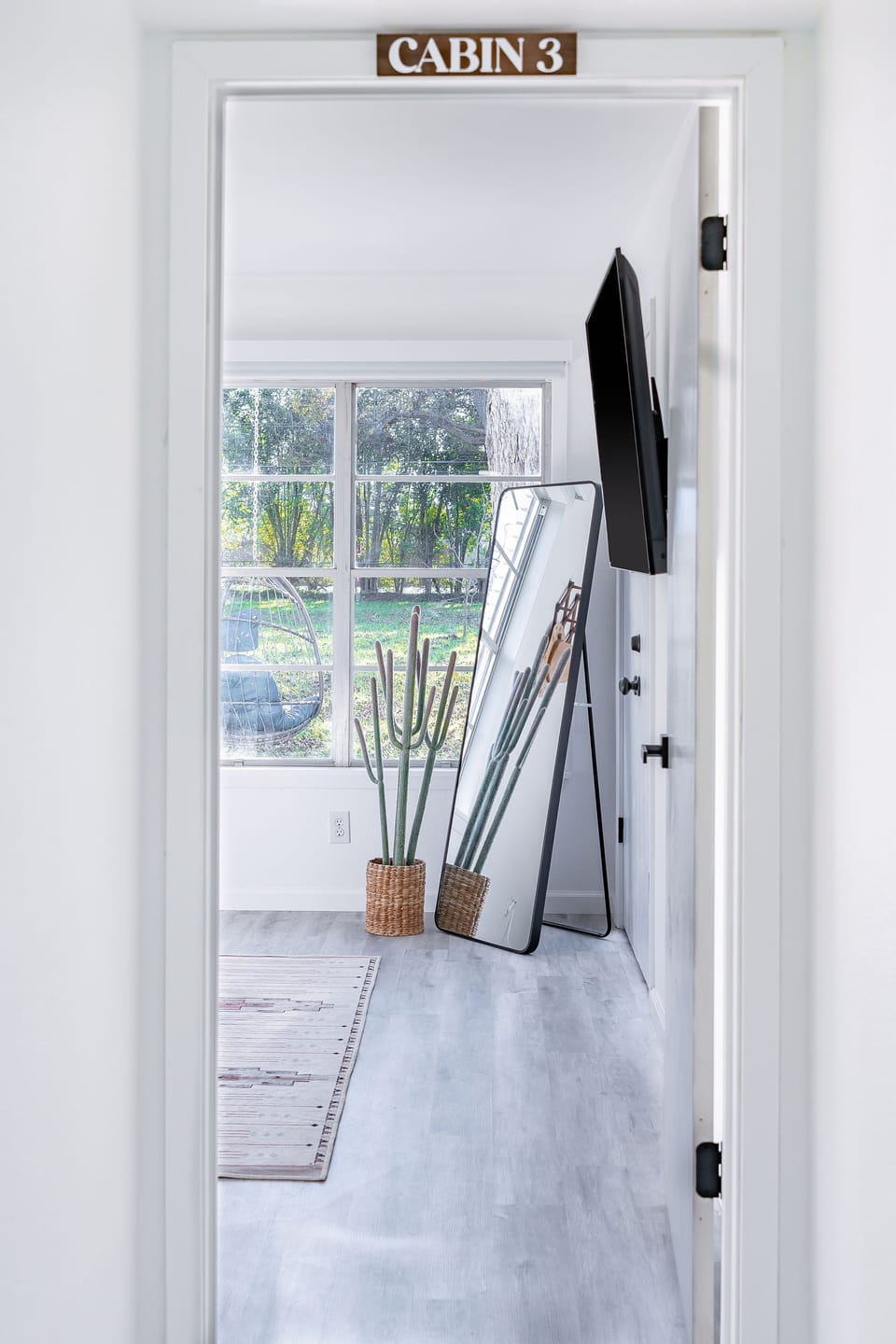 Welcome to Cabin 3. Smart tv, lux linens and black out curtains.