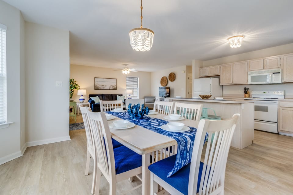 Eat-in kitchen