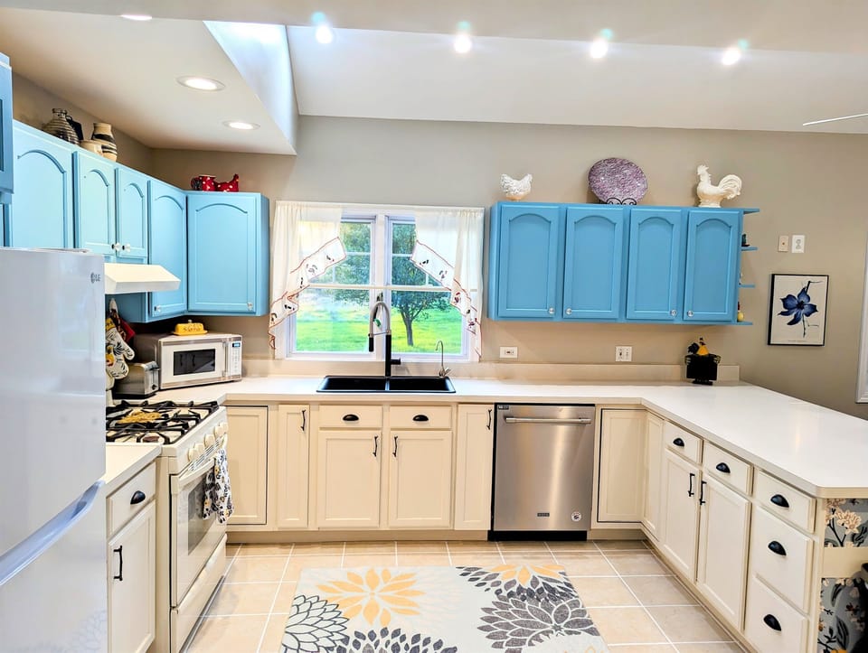 Discover a well-appointed kitchen featuring all essential cooking and baking amenities, a comprehensive spice rack, a reverse osmosis drinking faucet, and ample space for both preparation and cooking, facilitating the creation of complete meals. 