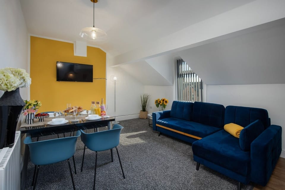 Living Room / Lounge