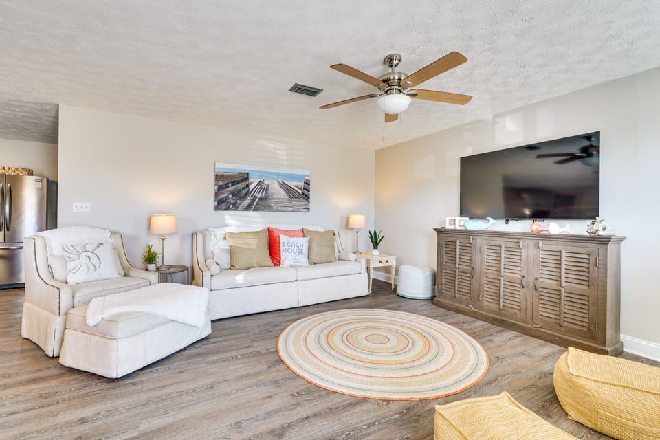 Living Room | Smart TV | Free WiFi