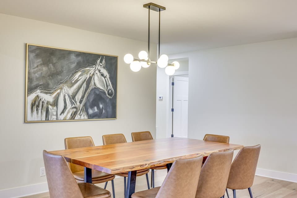 Dining Area | Dishware & Flatware Provided | Central A/C & Heating