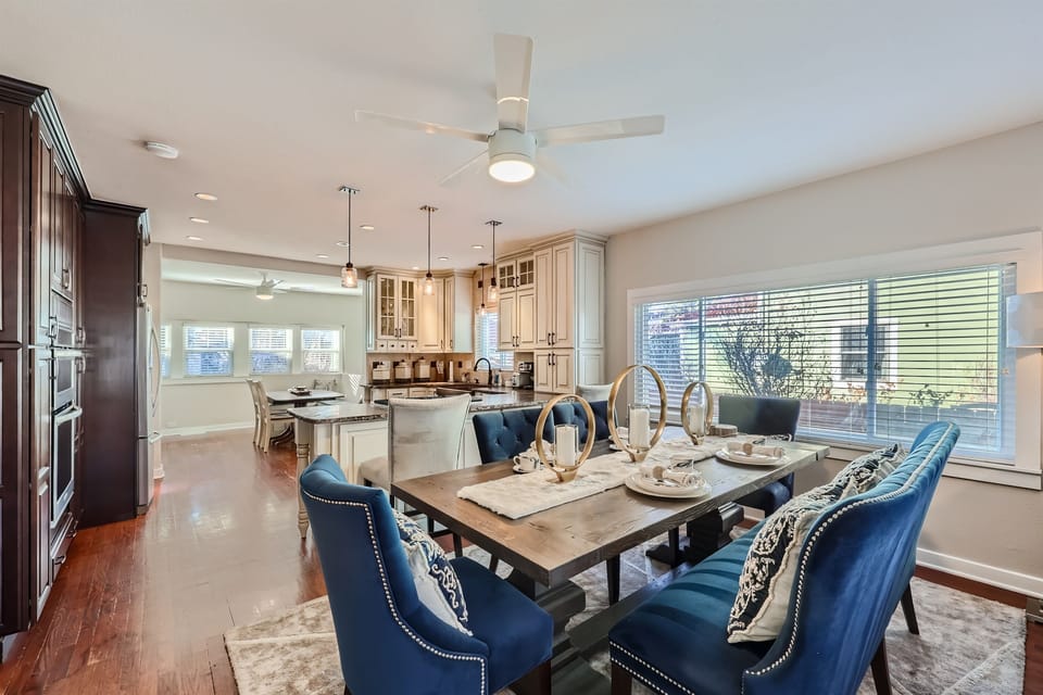beautful large formal dining table