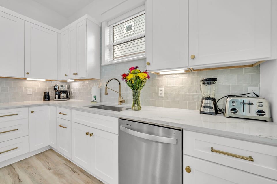 Kitchen - Dishwasher and Sink (with Garbage Disposal)