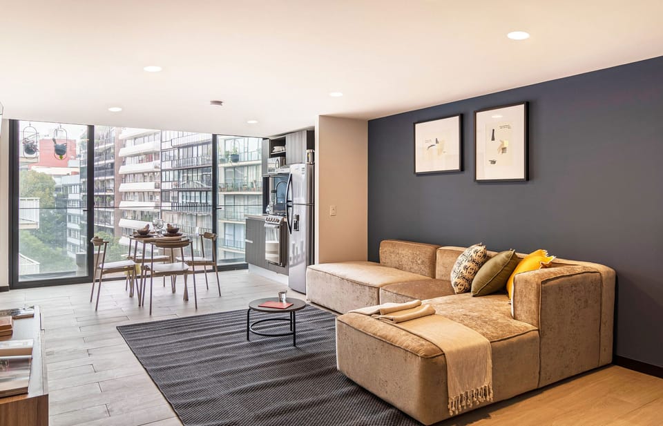 El mobiliario, la decoración y los servicios pueden variar ligeramente.