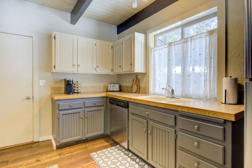 "This is a great home very close to downtown Sisters but tucked away in the national forest are" - Connor