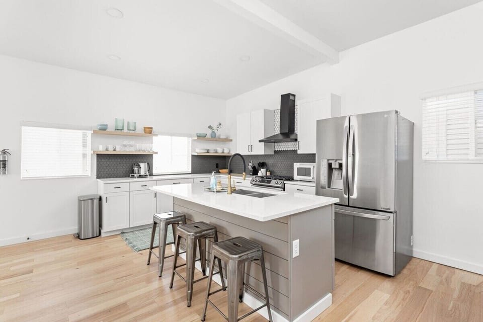 Kitchen: Modern design meets functionality—whip up meals with high-end appliances and natural light!
