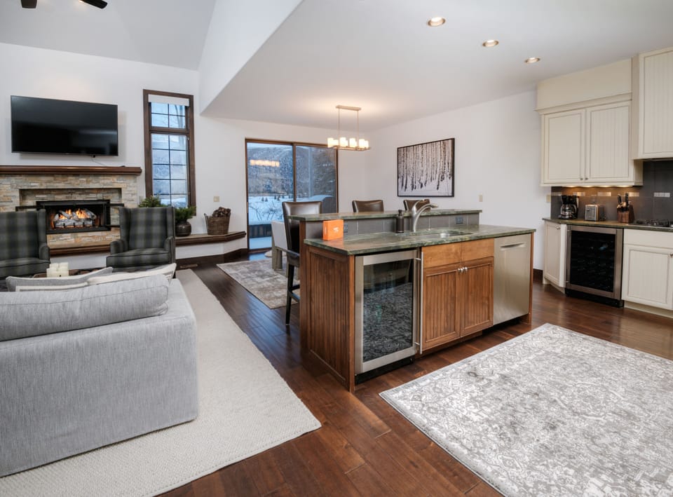 Open-Concept Layout - Spacious Interior