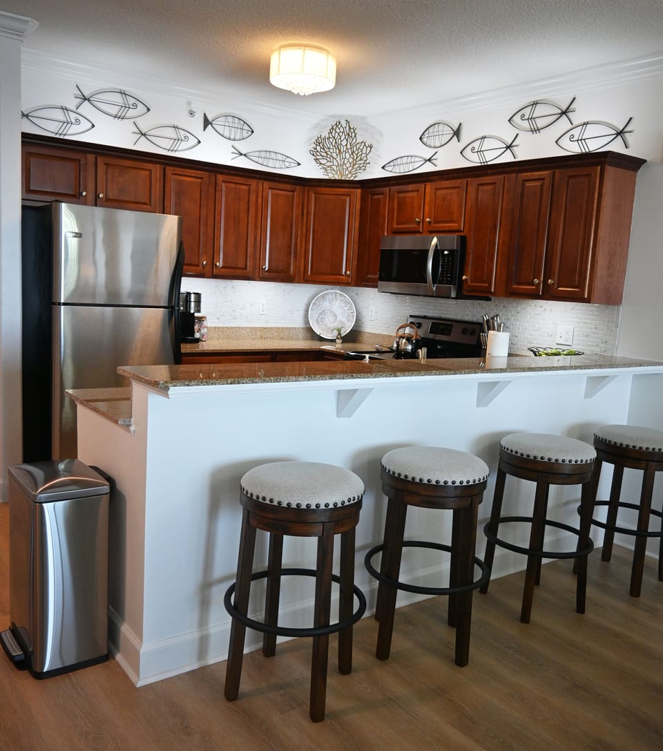 The dining space has seating for 8, with a table for 4, plus 4 counter stools