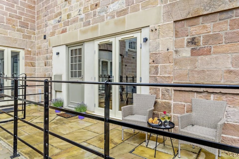 Outside patio / seating