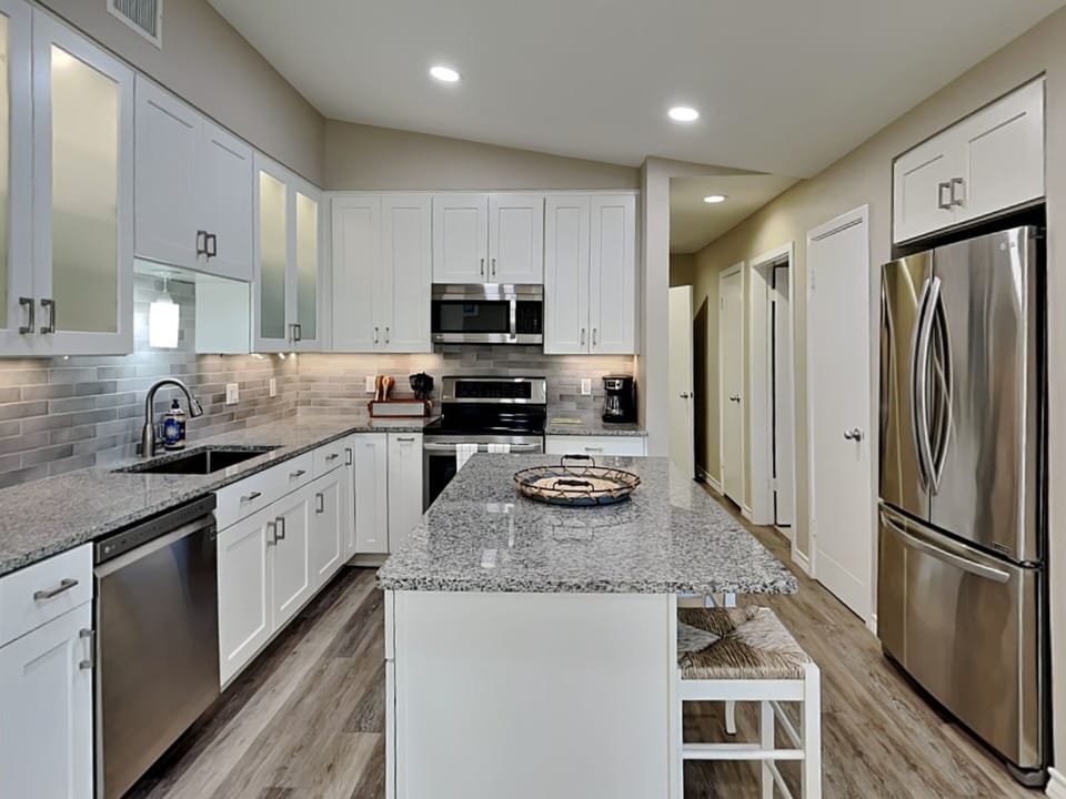 Kitchen with Breakfast Bar