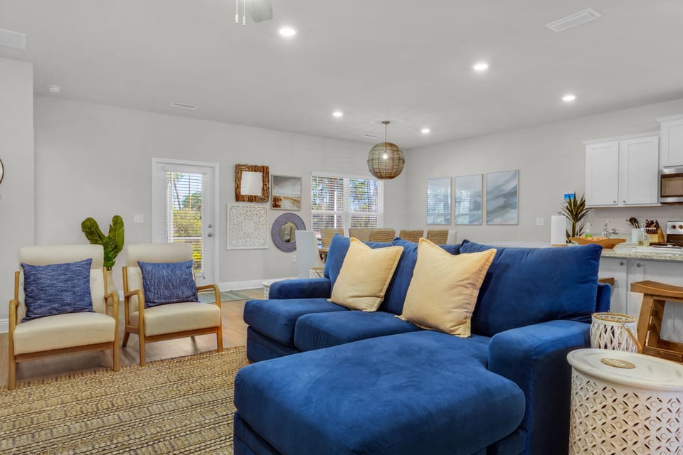 Spacious and inviting living area and an open layout connecting to the kitchen