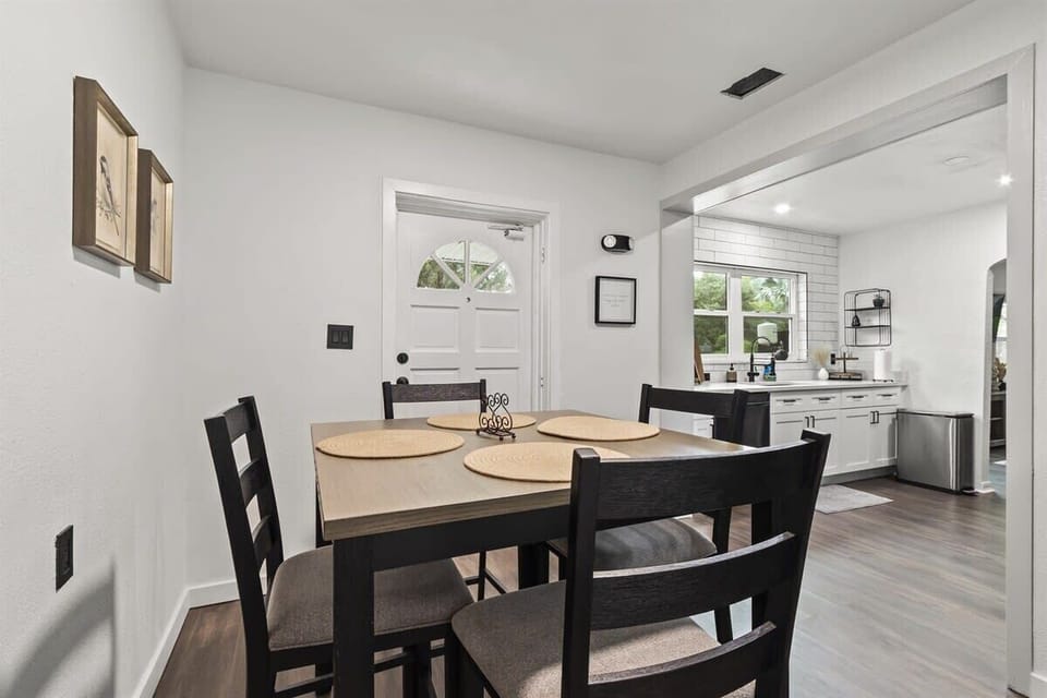 Dining Area, Seats 4