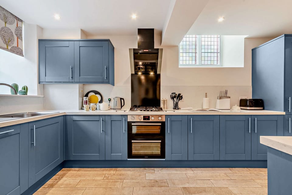 Chapel House Kitchen - StayCotswold