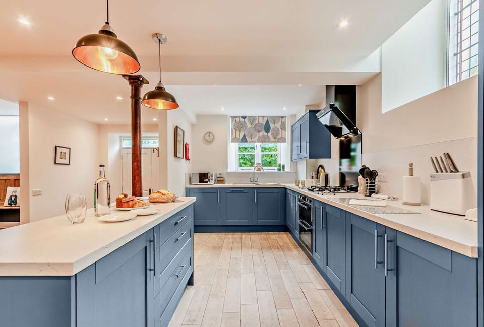Chapel House Kitchen - StayCotswold
