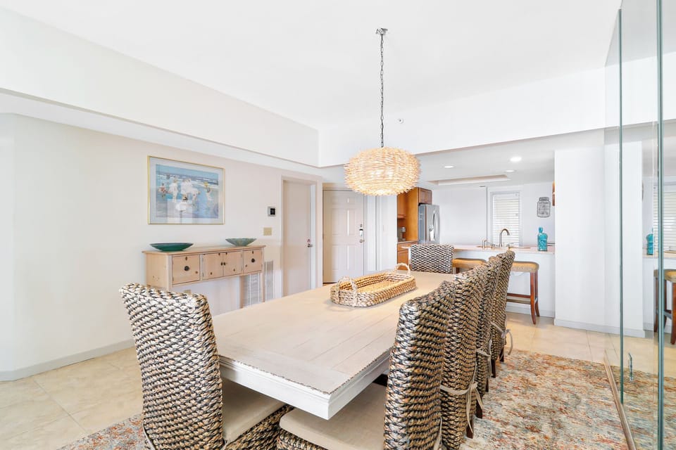 504 Barrington Arms | Dining Room - 504 Barrington Arms | Dining Room