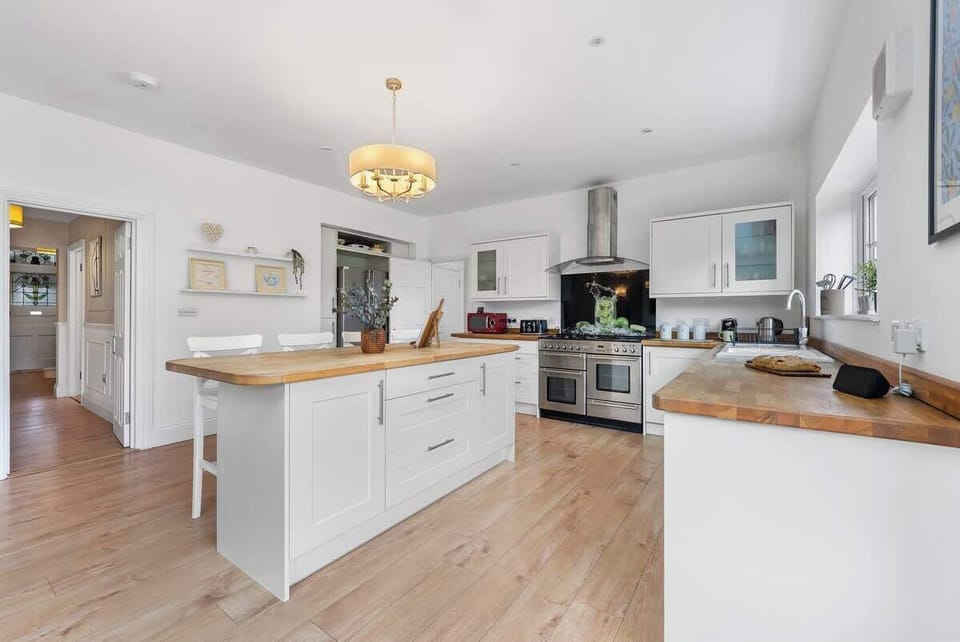 Kitchen and Bar area at Blue Puffin Stays Short Lets & Serviced Accommodation