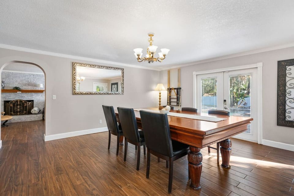 Dining Room/Pool Table
