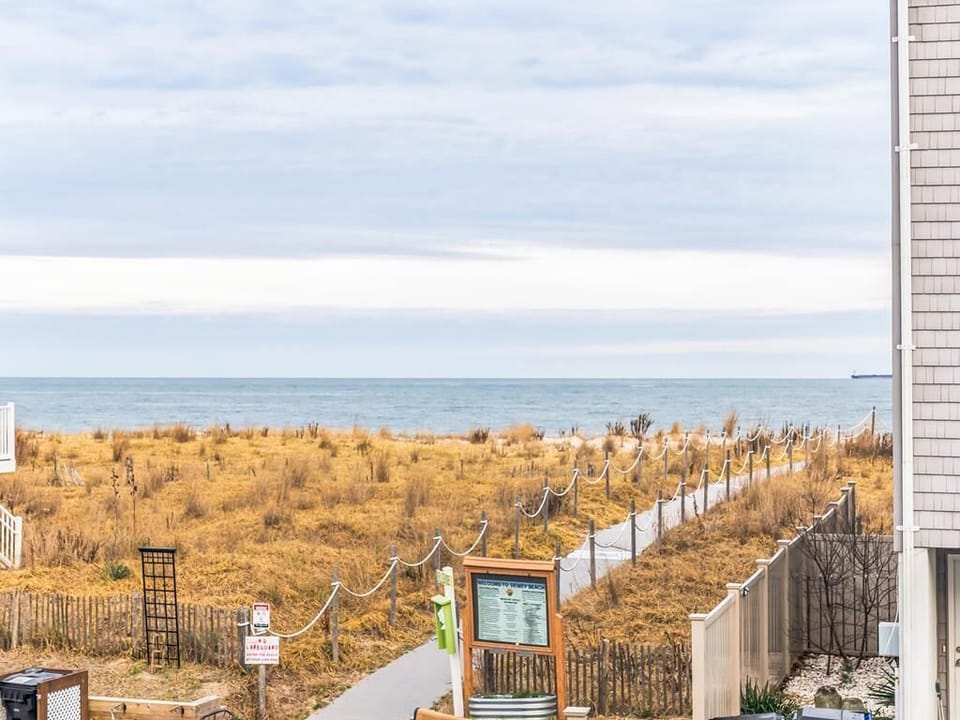 Path to beach