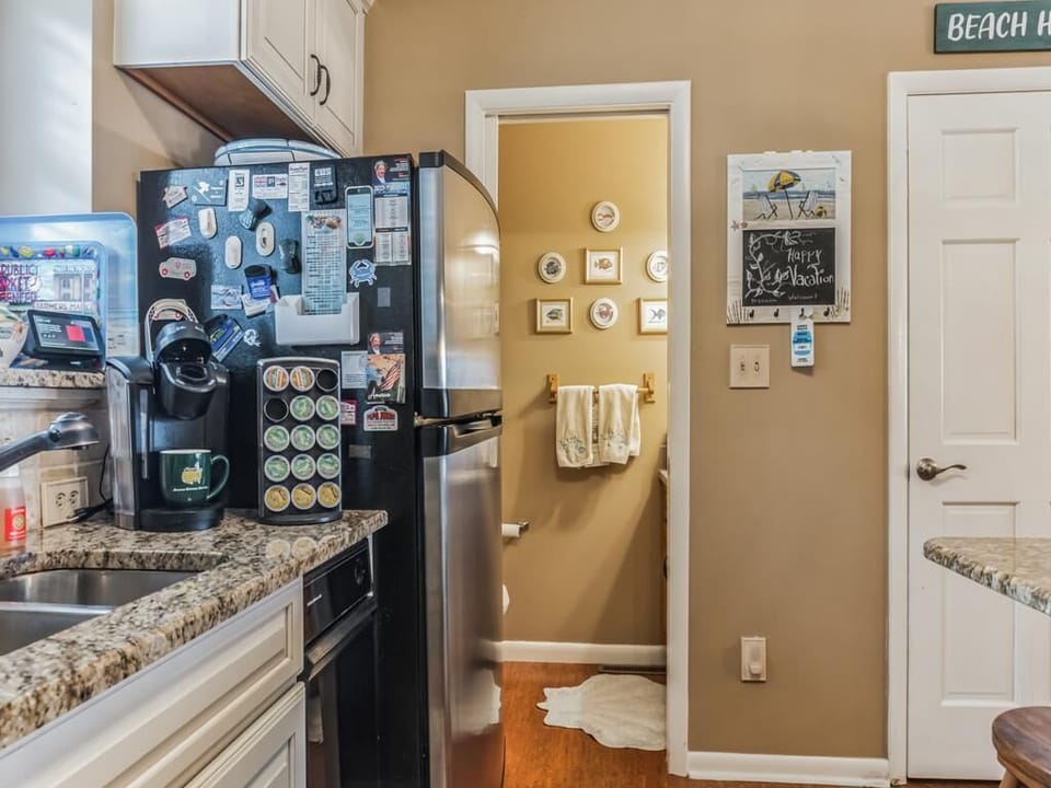 Kitchen w/ 1/2 bath