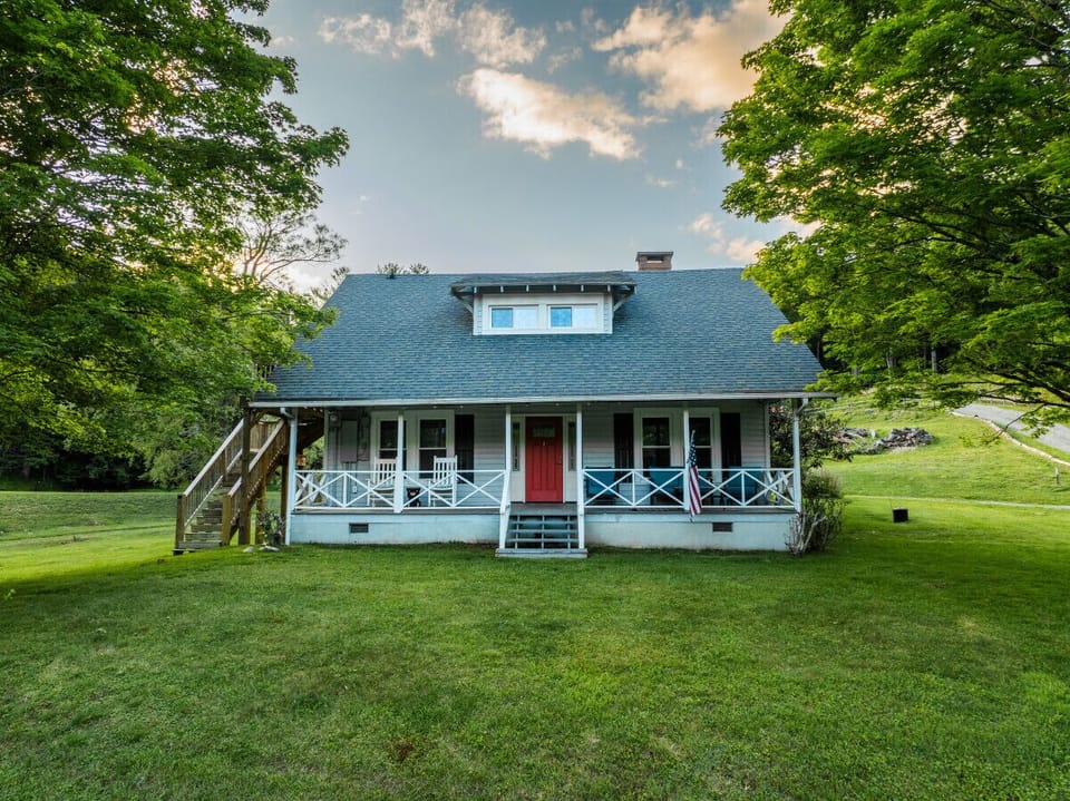 1900 Remodeled Farmhouse!