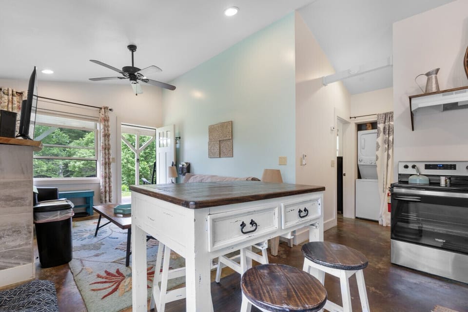 Dining for 4, Stackable Washer and Dryer!
