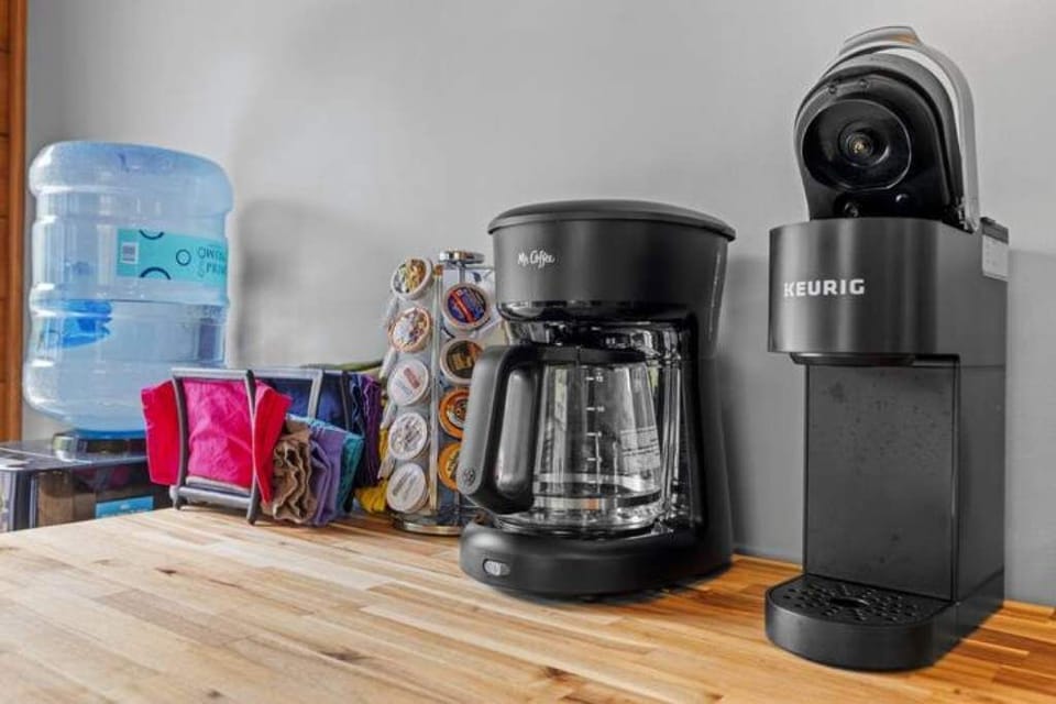 Drip coffee maker and Keurig for all your caffein needs