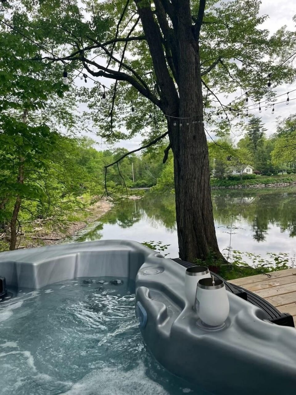 Outdoor spa tub