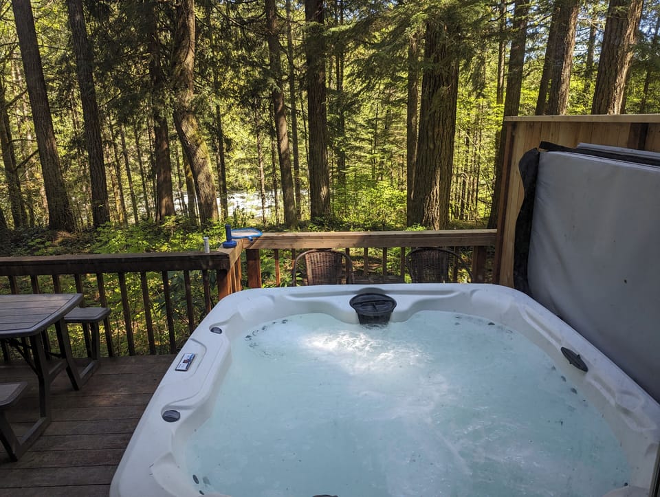 Hot tub on back deck overlooking the Sandy River