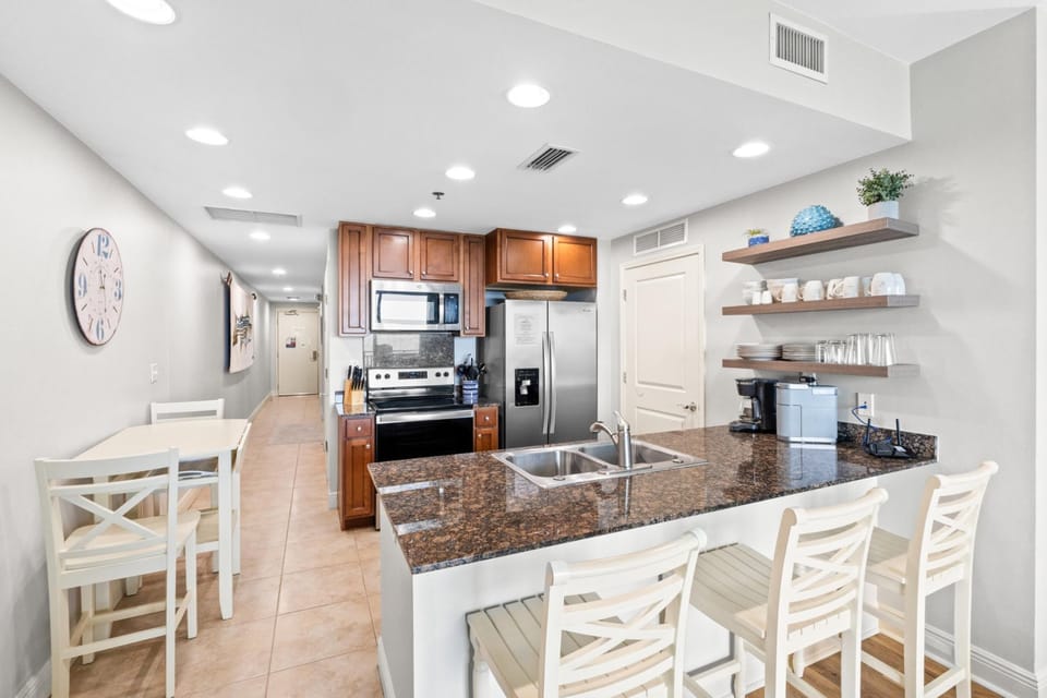Kitchen with Breakfast Bar