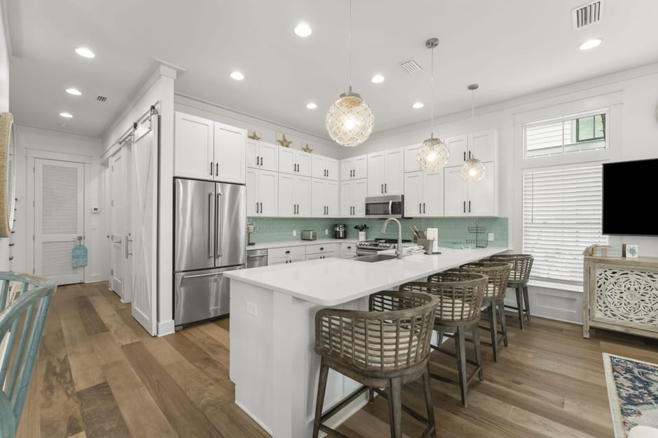 Kitchen with Breakfast Bar