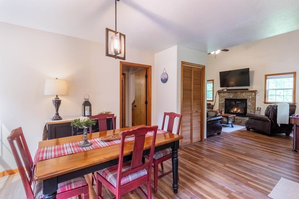 Dining area - Main Level - Dining Area