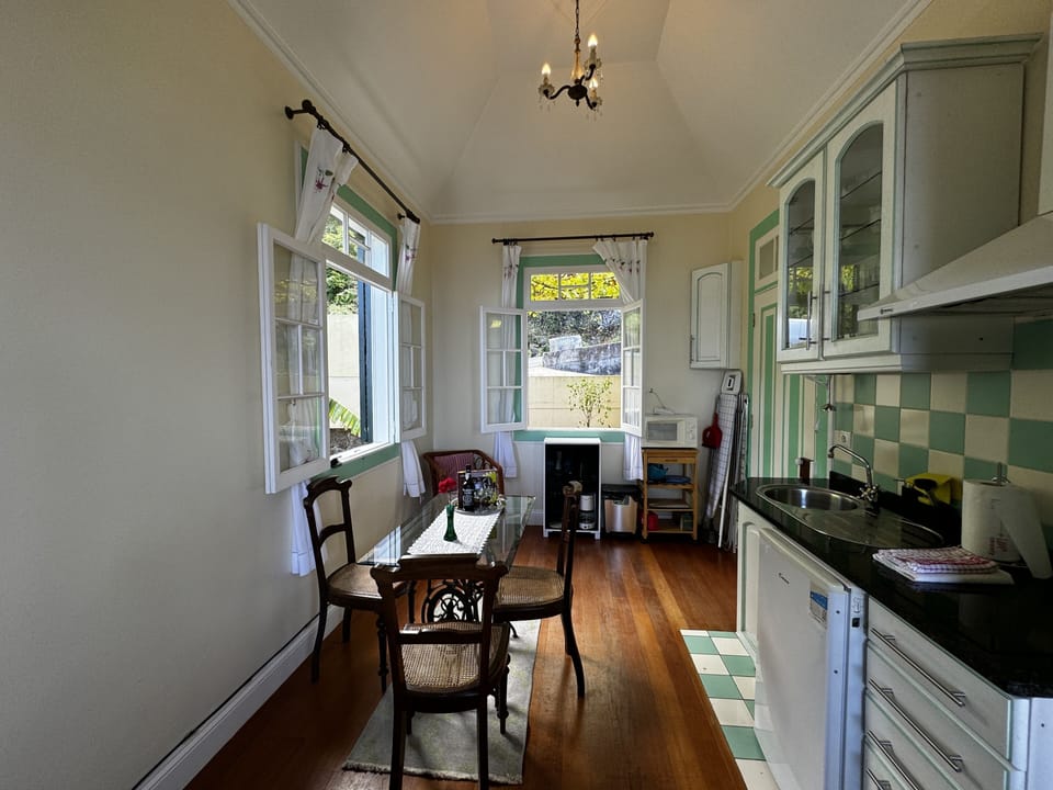 Kitchen or kitchenette,Dining area