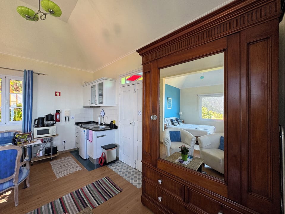 Kitchen or kitchenette,Living room,Bedroom