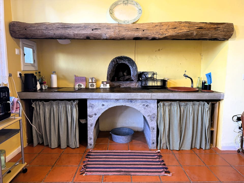 Coffee/tea facilities,Kitchen or kitchenette,Decorative detail