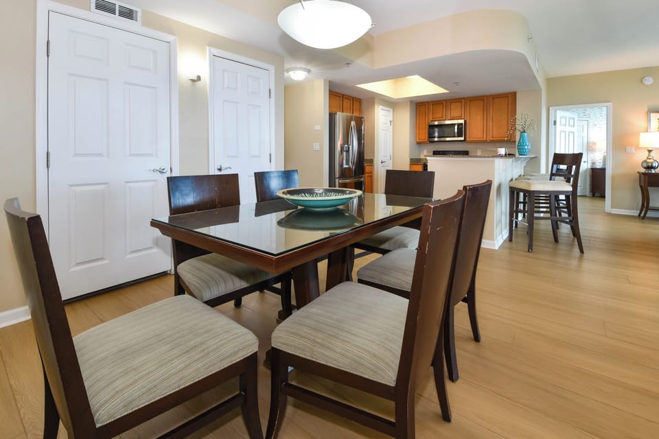 The Palms of Destin 11017 - Dining Area off the Kitchen