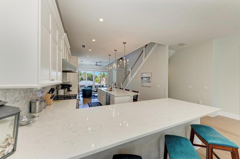 Sea Glass on Park Dining Kitchen (1)