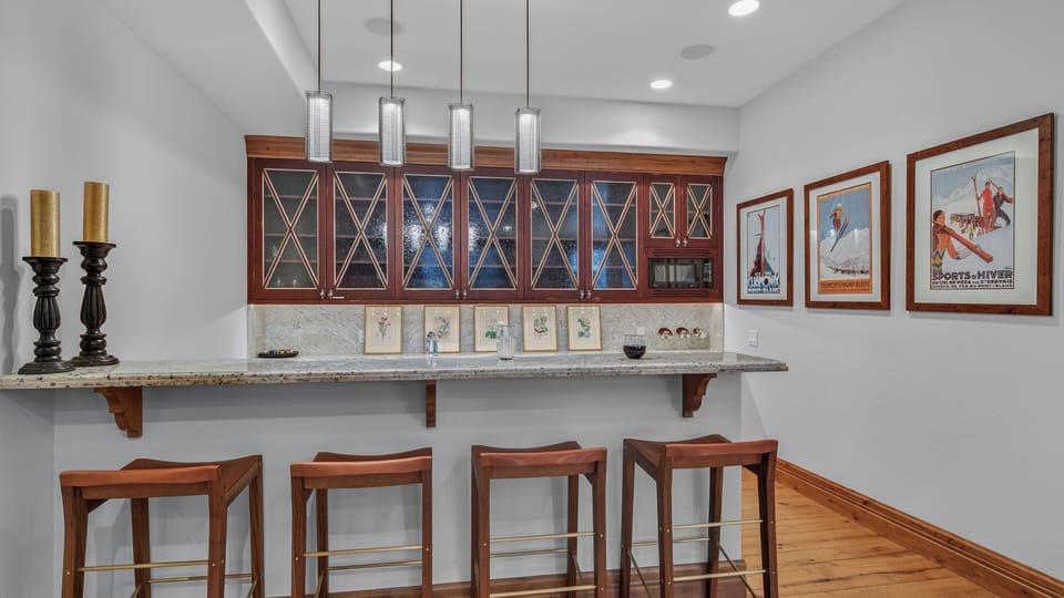 Wet Bar, Lower Level