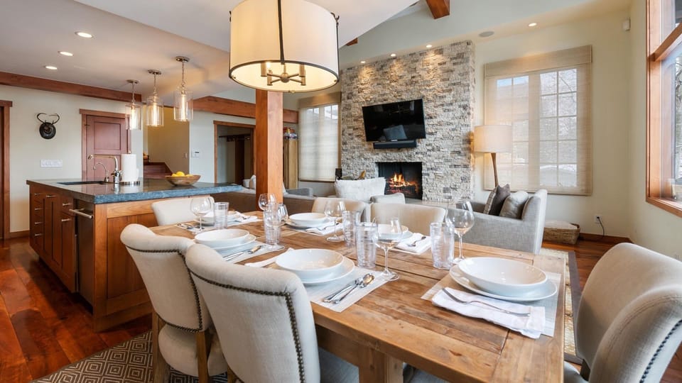 Dining Area, Main Level - Table with seating