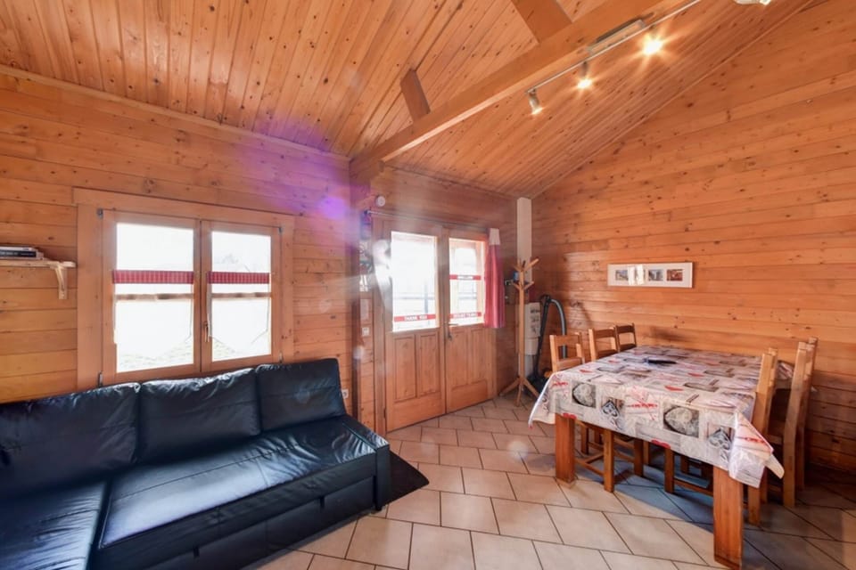 Gites Bon Air - salon du chalet Salers