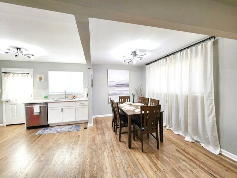 kitchen & dining room 