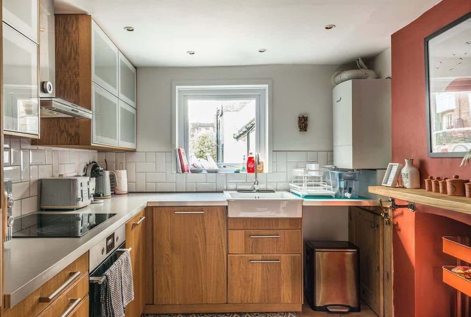 The Old Post Office - Truly unique, quirky house