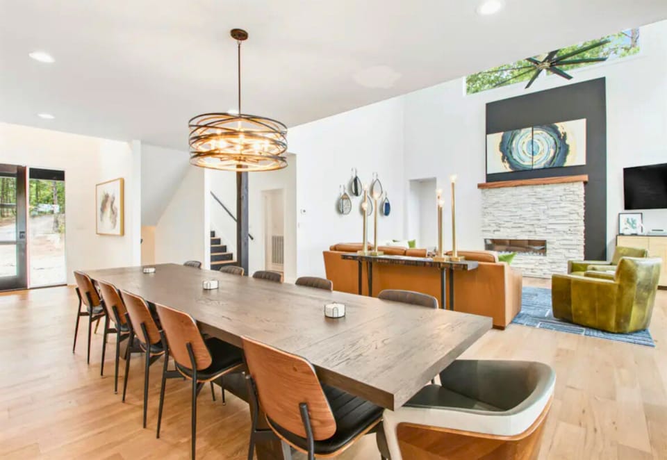 [Dining Area] Bring Everyone Together at The Expansive Dining Table, Seats 11